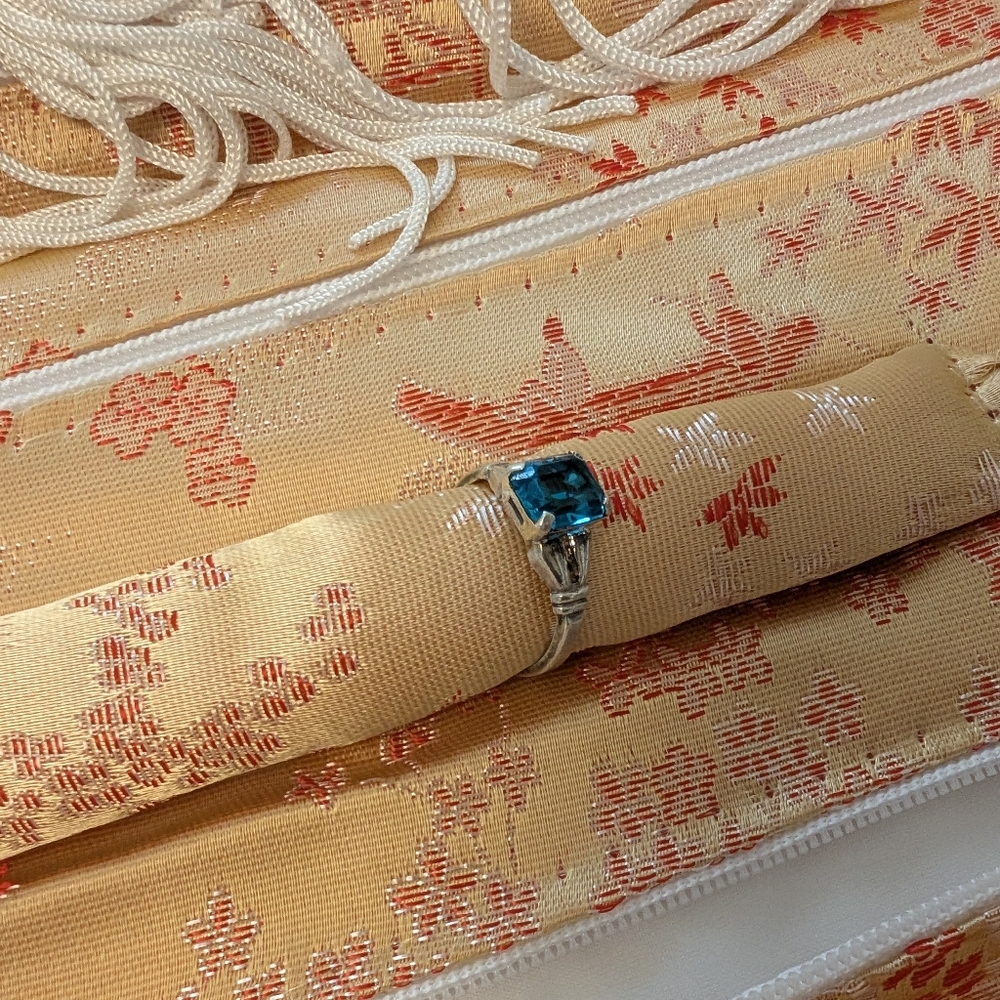 VINTAGE Jewelry Roll Travel Case Cream Coral Red Asian Satin
